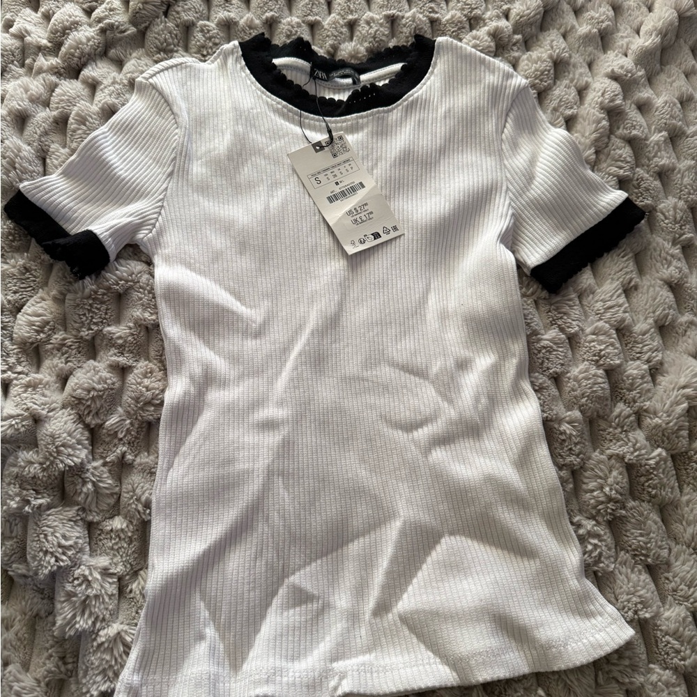 Zara White Ribbed Short Sleeve Top with Black Trim
